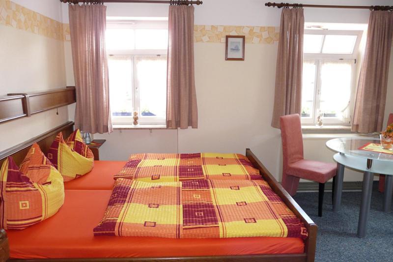 Gasthaus Hotel Zum Kreuz Stetten am Kalten Markt Kamer foto